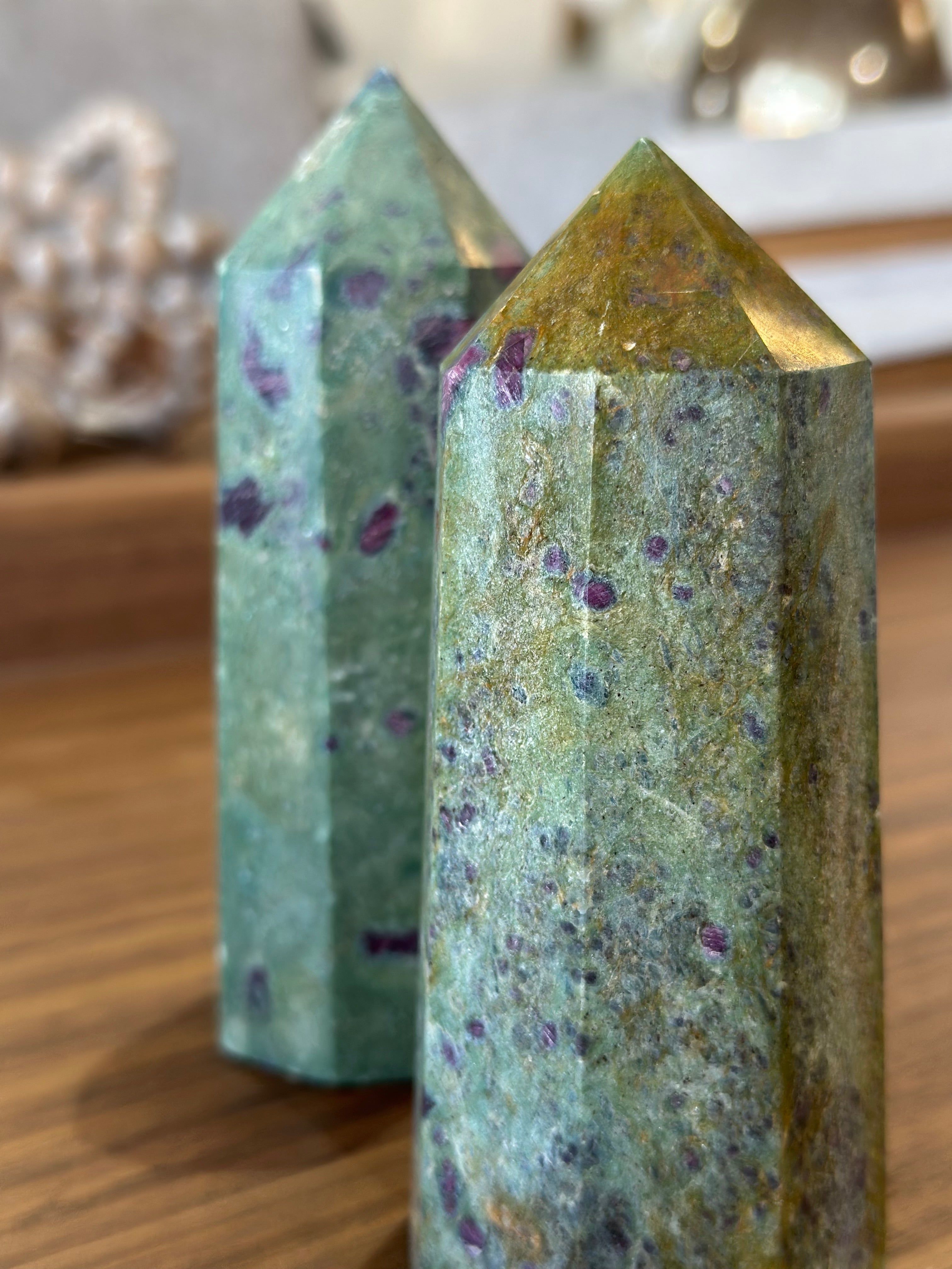 Rubí en fucsita, Torre