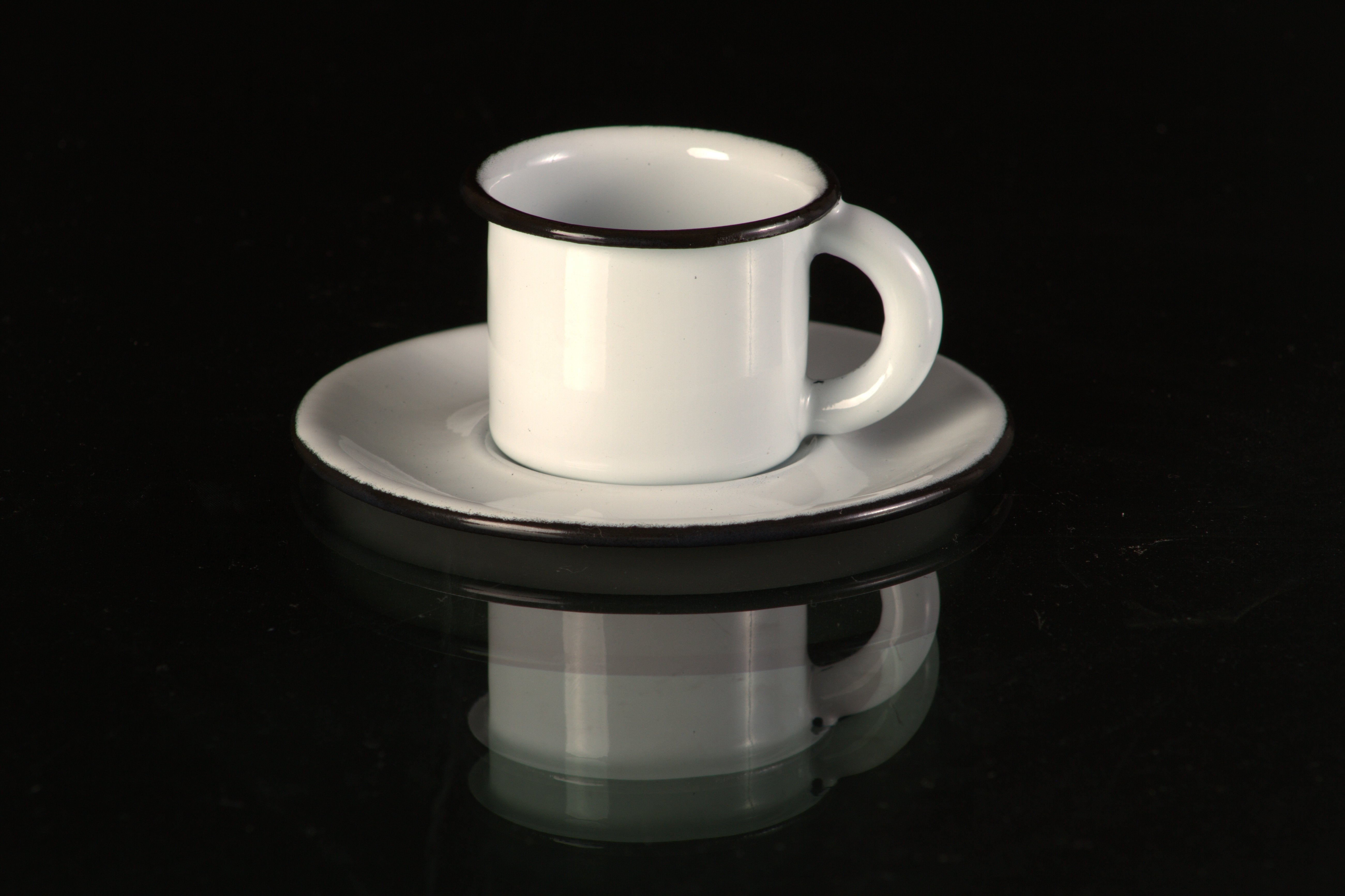 Pocillo No. 5 Blanco Filo Negro Baro Industrial CPO5-BN 746169040555