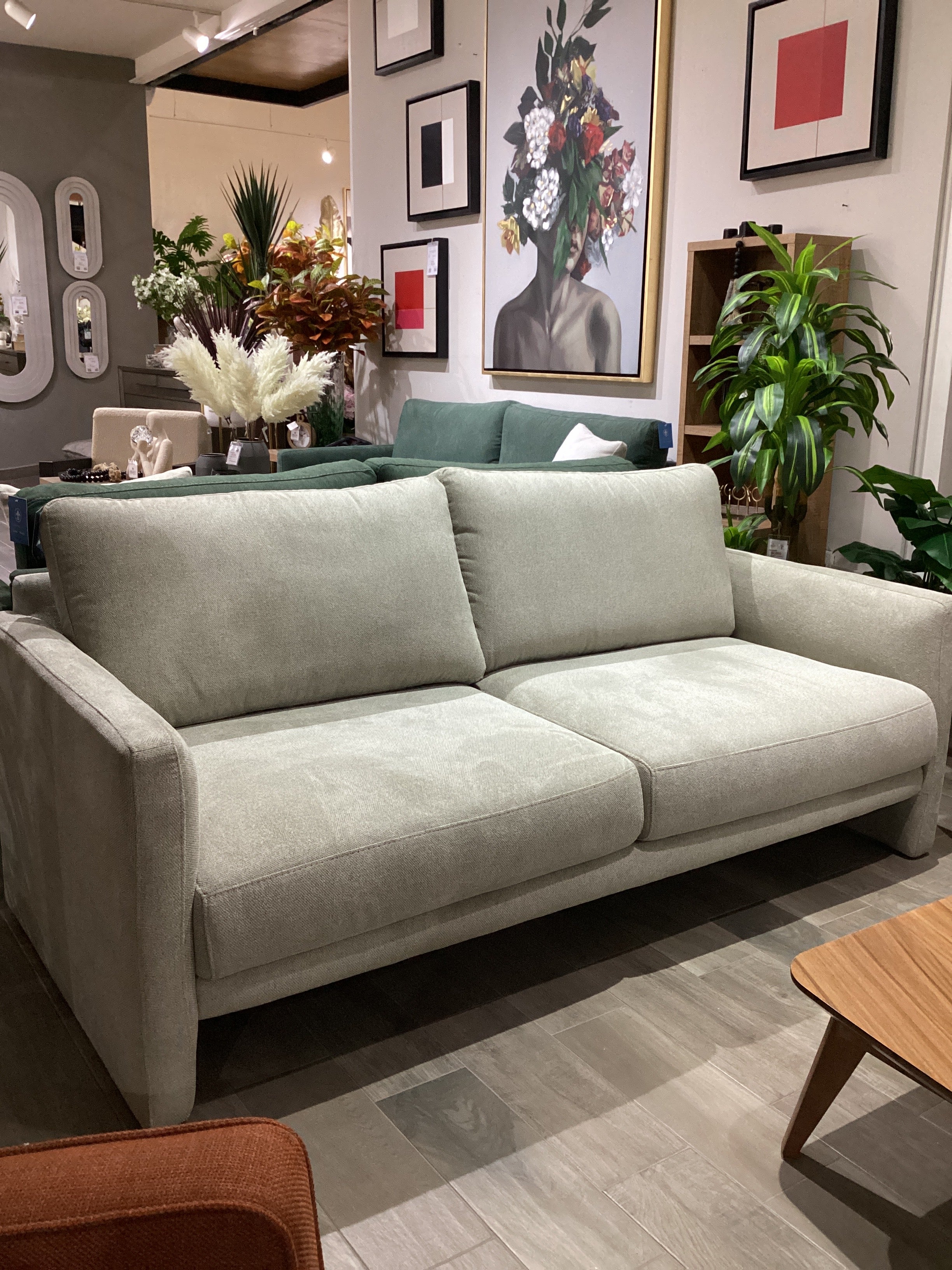 Loveseat LIVIA / Calixto Pistacho