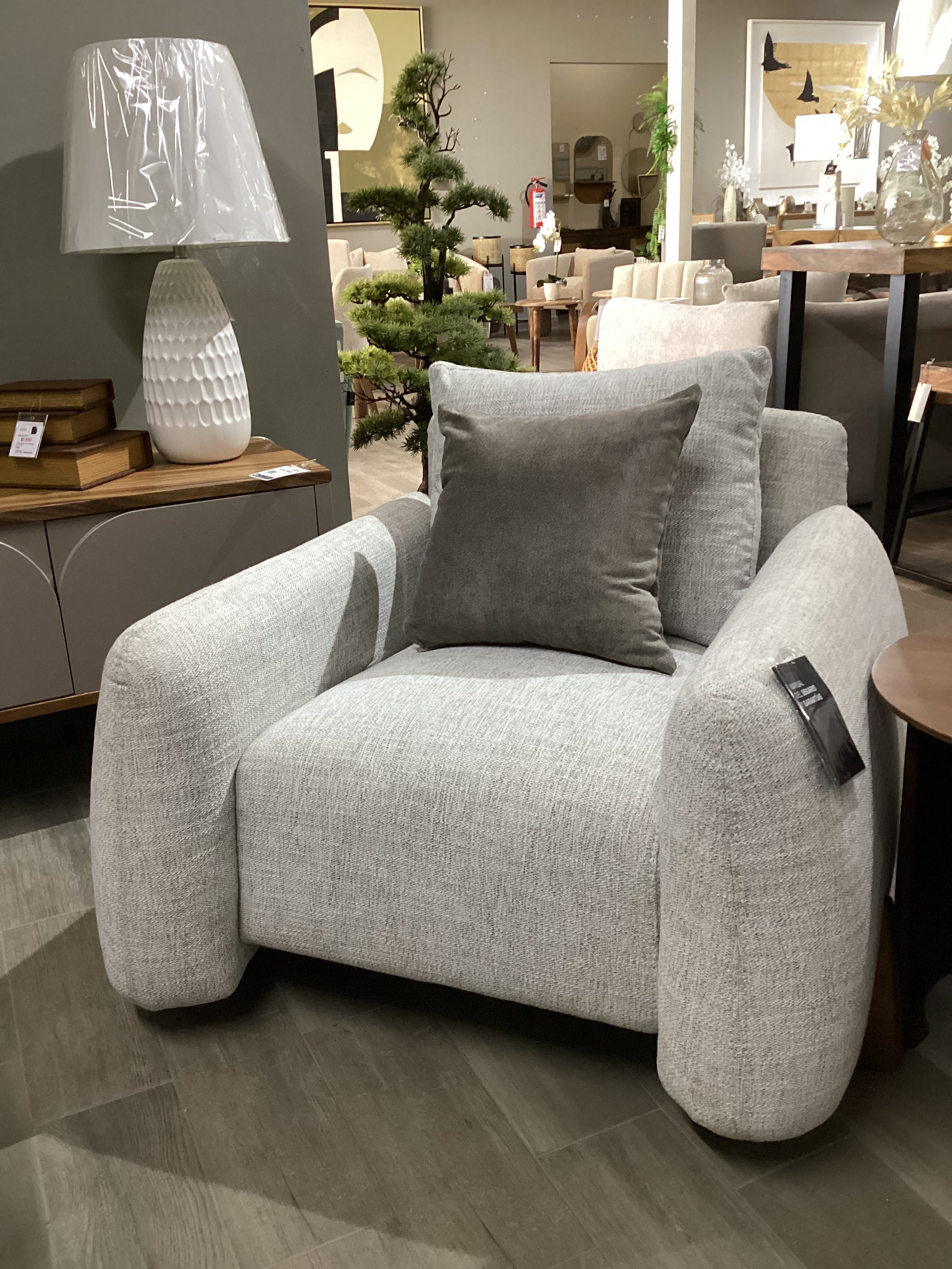 Sala ADAIR  321/ Saria White